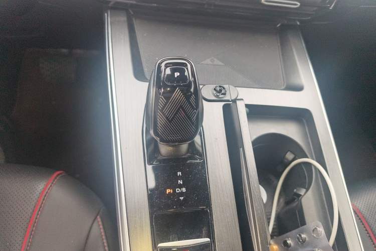 Used Roewe RX5 MAX 2022 2.0T Automatic Youwei Supreme Edition Gear Lever
