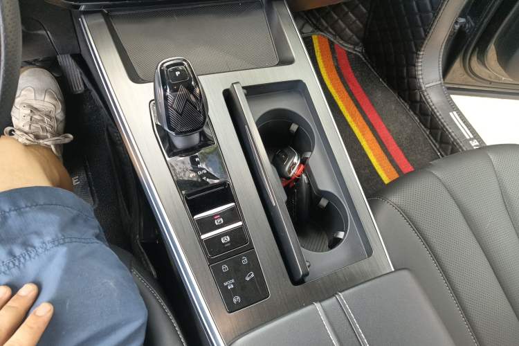 Used Roewe RX5 MAX 2022 2.0T Automatic Zhiwei Zunrong Edition Gear Lever