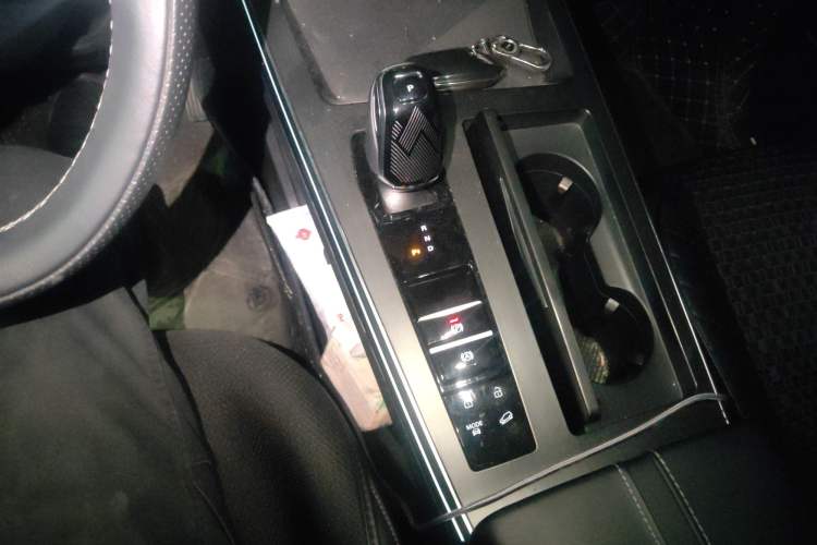 Used Roewe RX5 MAX 2022 1.5T Automatic Zhiwei Prestige Edition Gear Lever