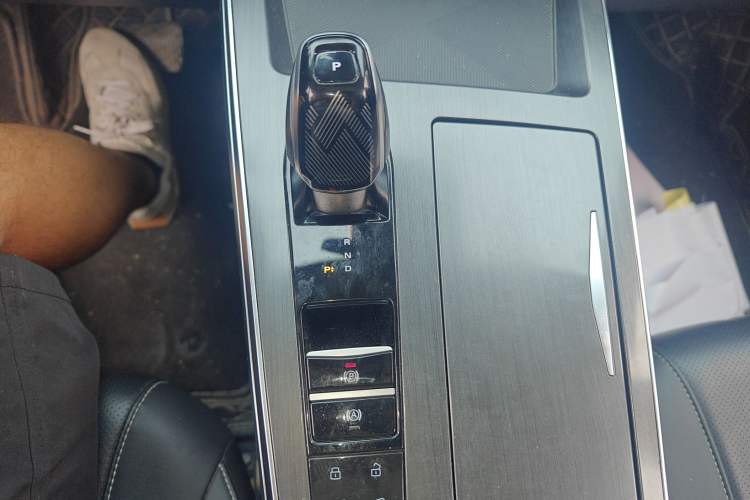 Used Roewe RX5 MAX 2022 1.5T Automatic Zhiwei Prestige Edition Gear Lever