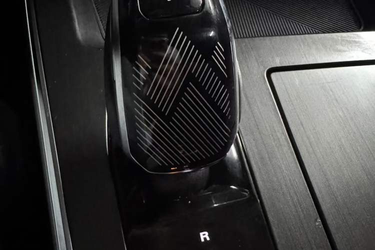 Used Roewe RX5 MAX 2022 1.5T Automatic Zhiwei Prestige Edition Gear Lever