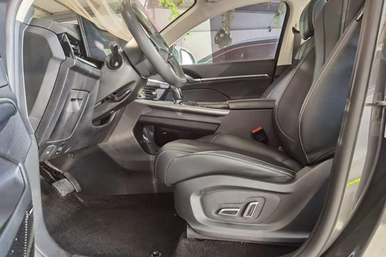 Used Roewe RX5 MAX 2022 2.0T Automatic Zhiwei Zunrong Edition Interior 2