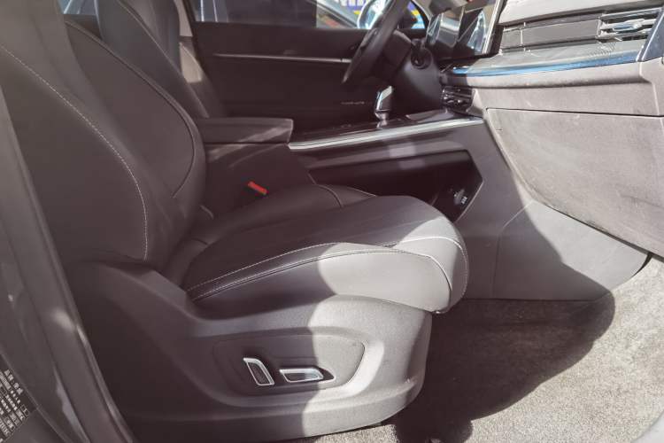 Used Roewe RX5 MAX 2022 2.0T Automatic Zhiwei Zunrong Edition Interior 6