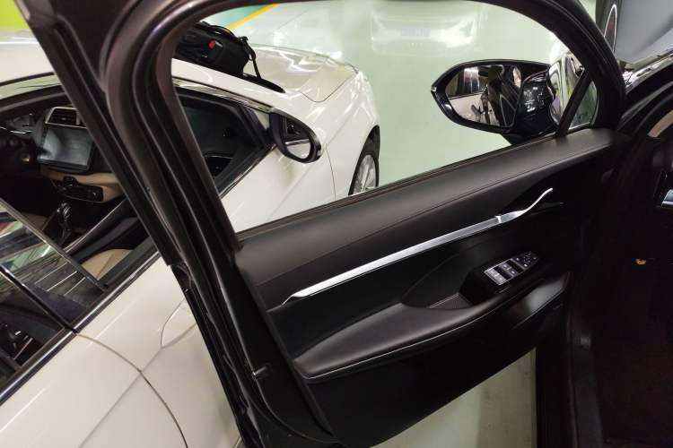 Used Roewe RX5 MAX 2022 1.5T Automatic Zhiwei Prestige Edition Left Front Door Interior