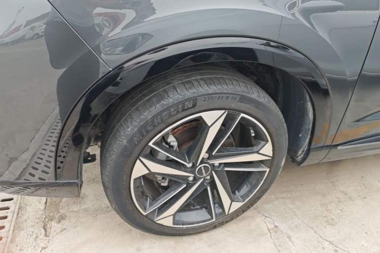 Used Roewe RX5 MAX 2022 1.5T Automatic Zhiwei Prestige Edition Left Front Wheel Hub