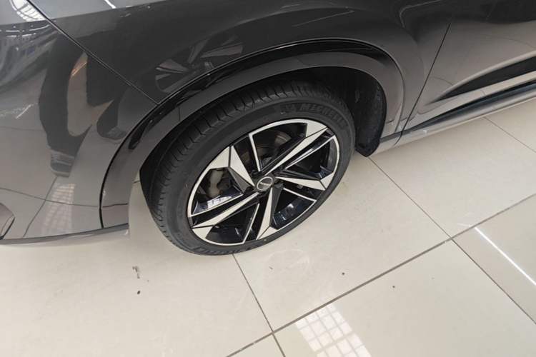Used Roewe RX5 MAX 2022 1.5T Automatic Youwei Luxury Edition Left Front Wheel Hub