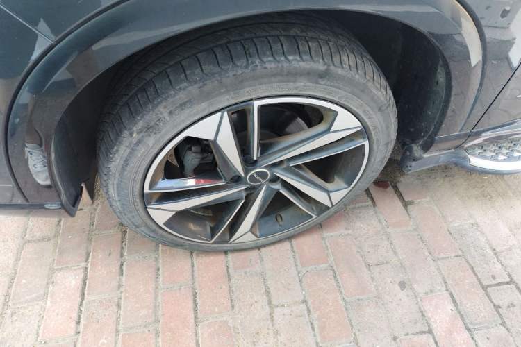 Used Roewe RX5 MAX 2022 2.0T Automatic Zhiwei Zunrong Edition Left Front Wheel Hub