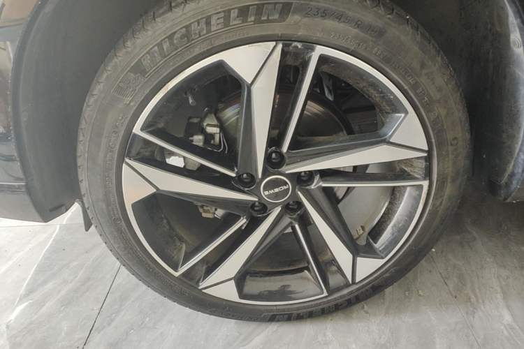 Used Roewe RX5 MAX 2022 2.0T Automatic Youwei Supreme Edition Left Front Wheel Hub