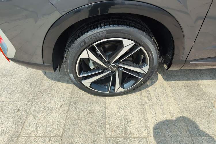 Used Roewe RX5 MAX 2022 1.5T Automatic Youwei Flagship Edition Left Front Wheel Hub