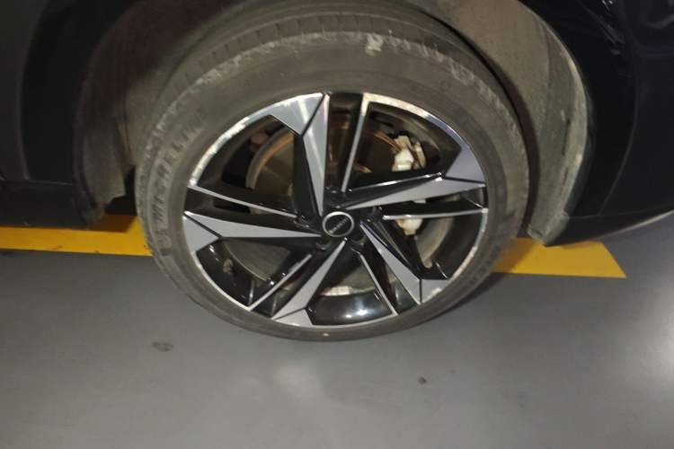 Used Roewe RX5 MAX 2022 1.5T Automatic Youwei Luxury Edition Right Front Wheel Hub