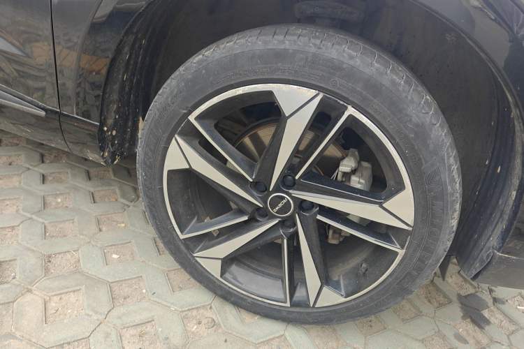 Used Roewe RX5 MAX 2022 1.5T Automatic Zhiwei Prestige Edition Right Front Wheel Hub