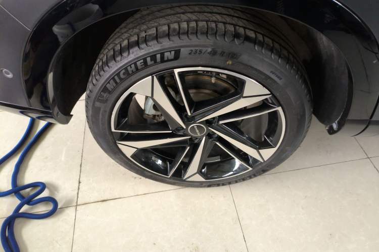 Used Roewe RX5 MAX 2022 2.0T Automatic Youwei Supreme Edition Right Rear Wheel Hub