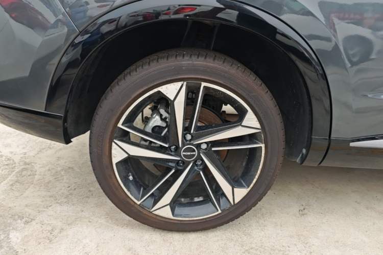 Used Roewe RX5 MAX 2022 1.5T Automatic Zhiwei Prestige Edition Right Rear Wheel Hub