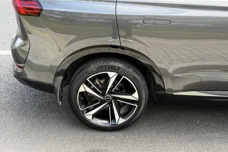 Used Roewe RX5 MAX 2022 1.5T Automatic Zhiwei Prestige Edition Right Rear Wheel Hub