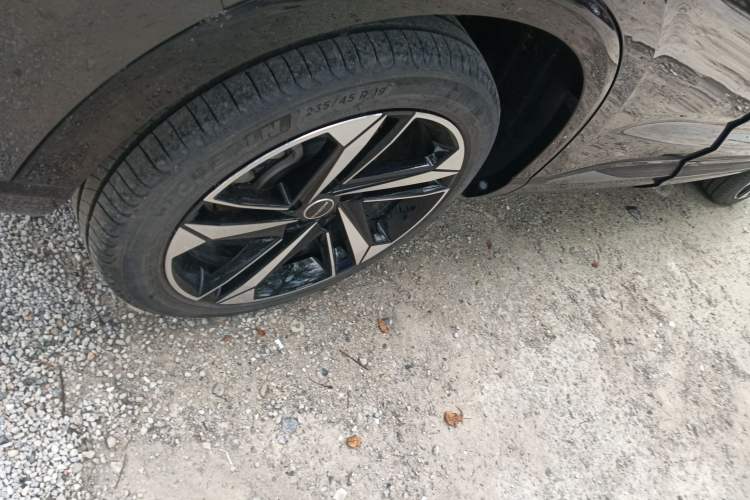 Used Roewe RX5 MAX 2022 2.0T Automatic Zhiwei Zunrong Edition Right Rear Wheel Hub