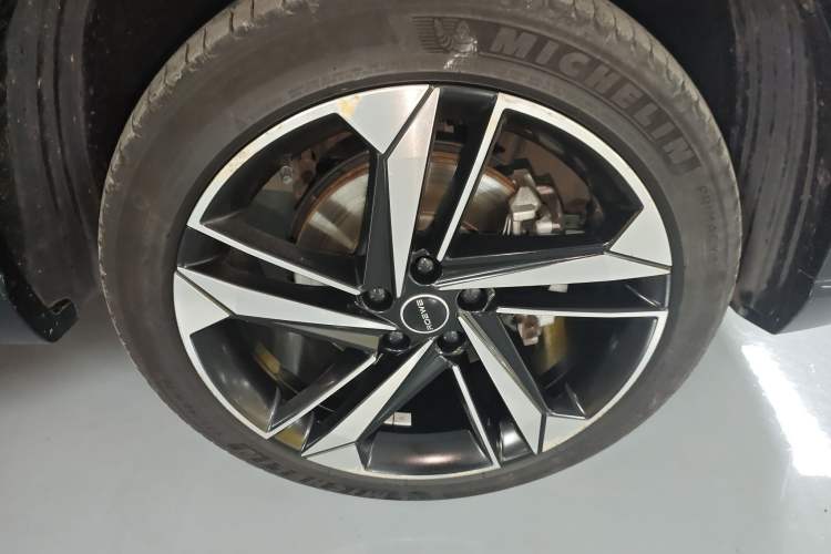 Used Roewe RX5 MAX 2022 2.0T Automatic Youwei Supreme Edition Right Rear Wheel Hub