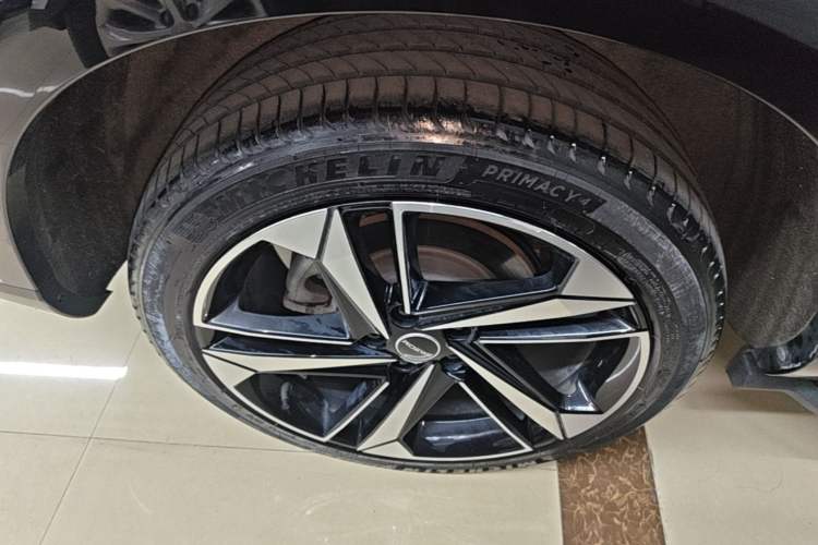 Used Roewe RX5 MAX 2022 1.5T Automatic Zhiwei Prestige Edition Right Rear Wheel Hub