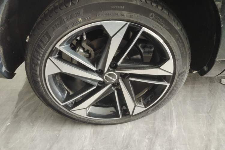 Used Roewe RX5 MAX 2022 2.0T Automatic Youwei Supreme Edition Right Rear Wheel Hub