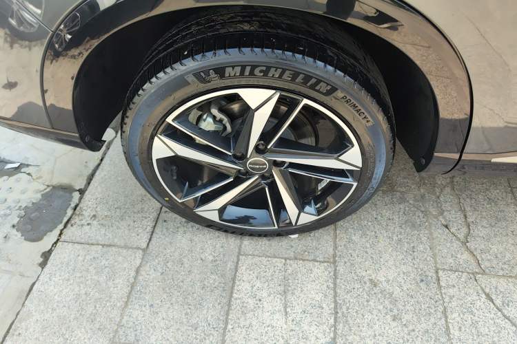 Used Roewe RX5 MAX 2022 1.5T Automatic Youwei Flagship Edition Right Rear Wheel Hub