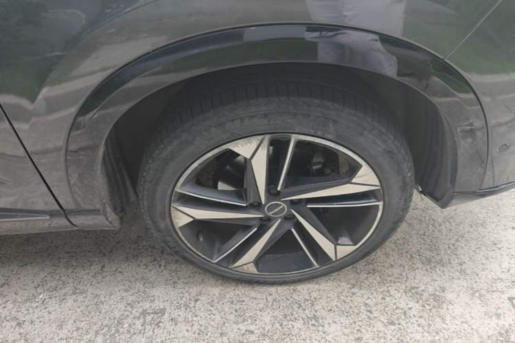 Used Roewe RX5 MAX 2022 2.0T Automatic Youwei Supreme Edition Right Front Wheel Hub