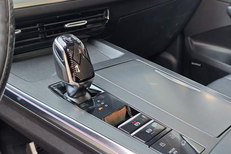 Used Roewe RX5 MAX 2022 1.5T Automatic Zhiwei Prestige Edition Gear Lever