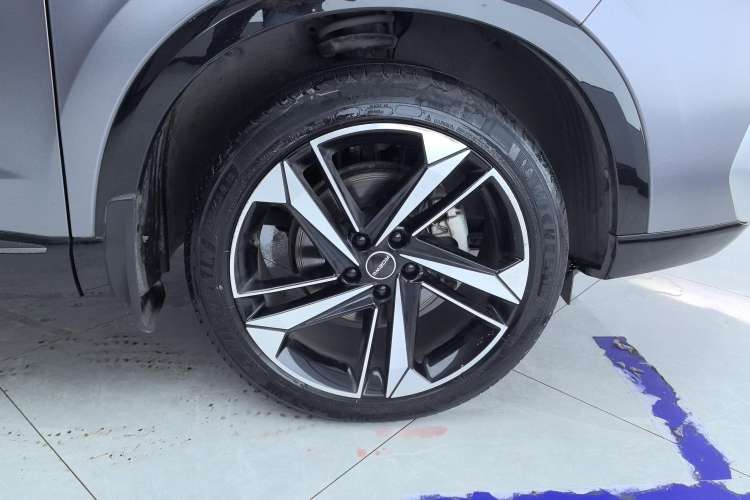 Used Roewe RX5 MAX 2022 1.5T Automatic Zhiwei Prestige Edition Left Rear Wheel Hub
