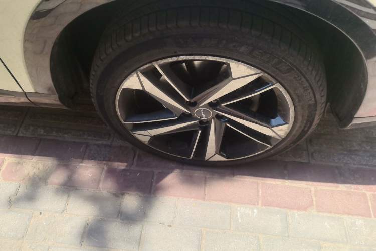 Used Roewe RX5 MAX 2022 1.5T Automatic Zhiwei Prestige Edition Right Front Wheel Hub