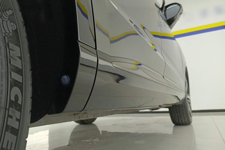 Used Roewe RX5 MAX 2022 1.5T Automatic Zhiwei Prestige Edition Right Side Sill