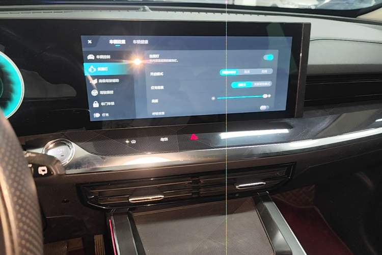 Used Roewe RX5 MAX 2022 1.5T Automatic Zhiwei Prestige Edition Audio And AC Panel