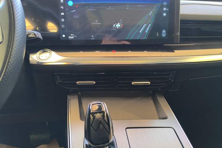 Used Roewe RX5 MAX 2022 1.5T Automatic Zhiwei Prestige Edition Audio And AC Panel