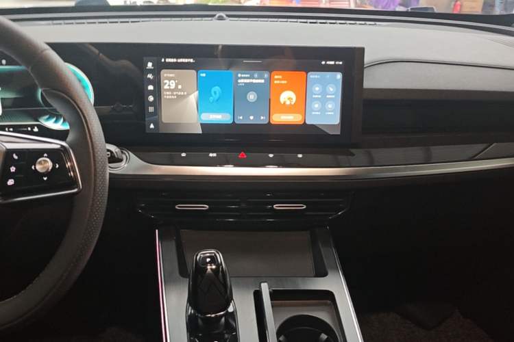 Used Roewe RX5 MAX 2022 1.5T Automatic Zhiwei Prestige Edition Audio And AC Panel