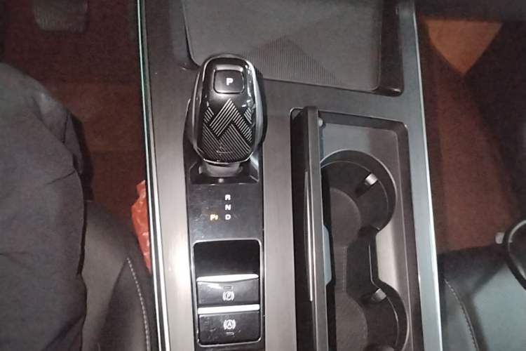 Used Roewe RX5 MAX 2022 1.5T Automatic Zhiwei Prestige Edition Gear Lever