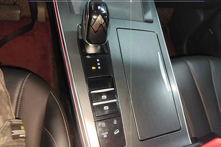 Used Roewe RX5 MAX 2022 1.5T Automatic Zhiwei Prestige Edition Gear Lever