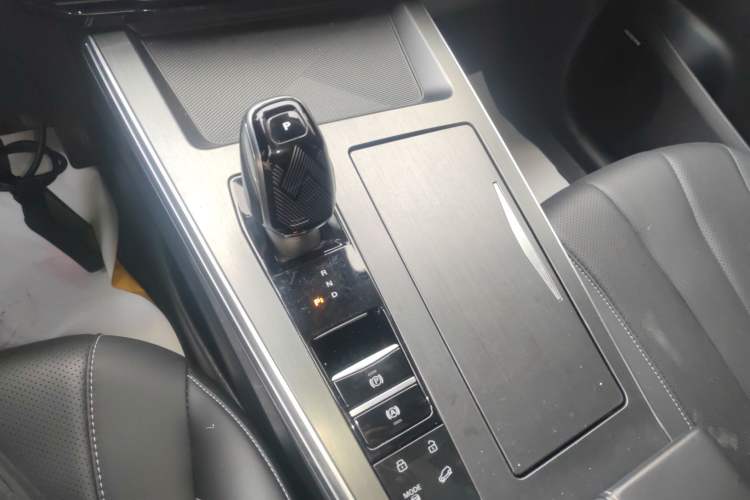 Used Roewe RX5 MAX 2022 1.5T Automatic Zhiwei Prestige Edition Gear Lever