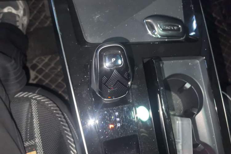 Used Roewe RX5 MAX 2022 1.5T Automatic Youwei Luxury Edition Gear Lever