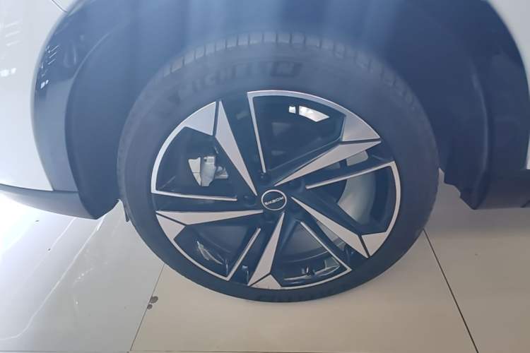 Used Roewe RX5 MAX 2022 1.5T Automatic Youwei Luxury Edition Left Front Wheel Hub