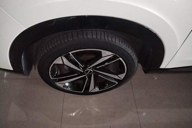 Used Roewe RX5 MAX 2022 1.5T Automatic Zhiwei Prestige Edition Left Front Wheel Hub