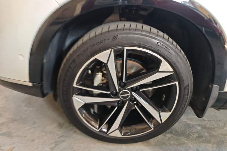 Used Roewe RX5 MAX 2022 2.0T Automatic Youwei Supreme Edition Left Front Wheel Hub