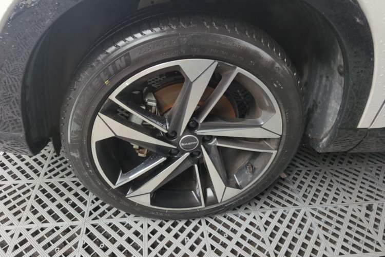Used Roewe RX5 MAX 2022 1.5T Automatic Zhiwei Prestige Edition Left Front Wheel Hub