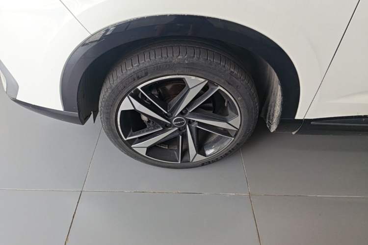 Used Roewe RX5 MAX 2022 1.5T Automatic Zhiwei Prestige Edition Left Front Wheel Hub