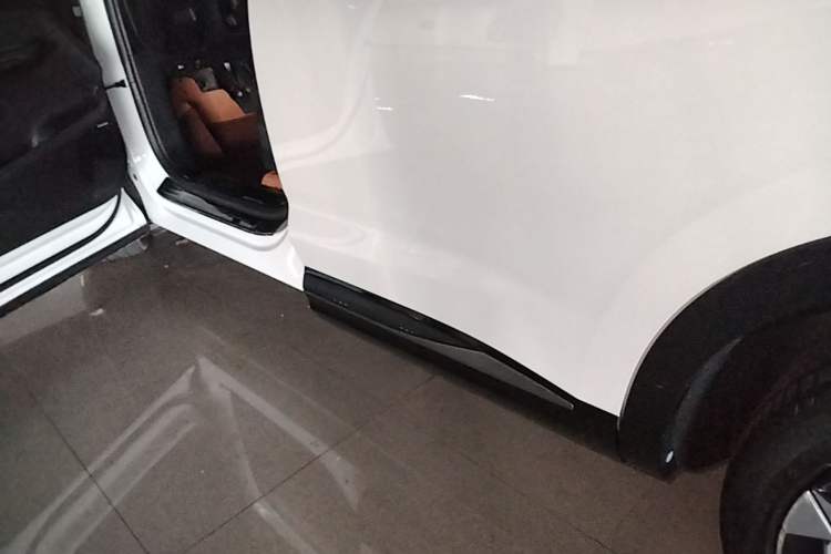 Used Roewe RX5 MAX 2022 1.5T Automatic Zhiwei Prestige Edition Left Side Sill