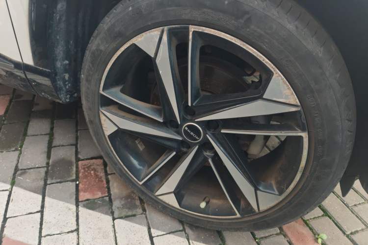 Used Roewe RX5 MAX 2022 1.5T Automatic Zhiwei Prestige Edition Right Front Wheel Hub
