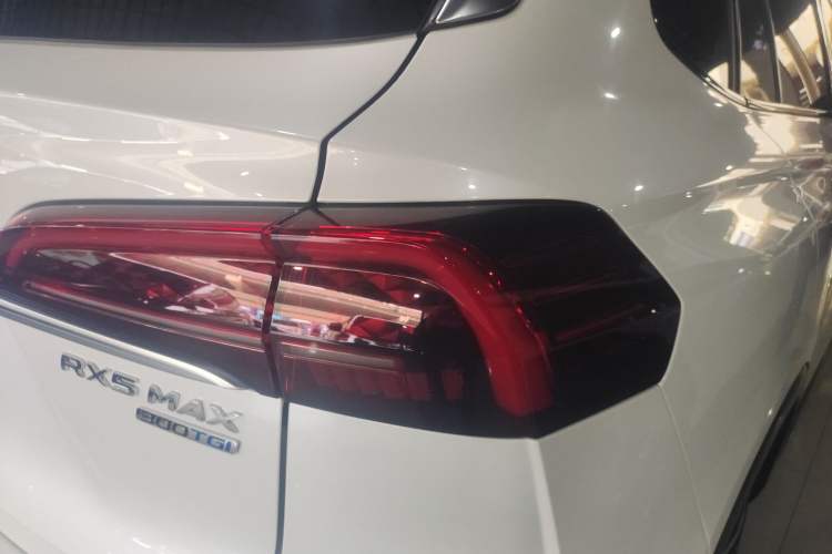 Used Roewe RX5 MAX 2022 1.5T Automatic Zhiwei Prestige Edition Right Rear Taillight