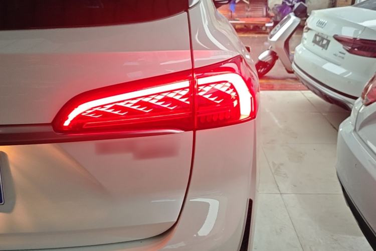 Used Roewe RX5 MAX 2022 1.5T Automatic Zhiwei Prestige Edition Right Rear Taillight