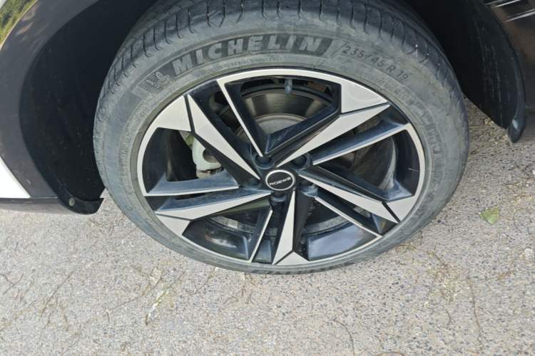 Used Roewe RX5 MAX 2022 1.5T Automatic Zhiwei Prestige Edition Right Rear Wheel Hub
