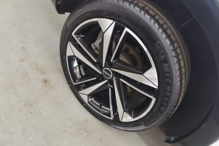 Used Roewe RX5 MAX 2022 1.5T Automatic Zhiwei Prestige Edition Right Rear Wheel Hub