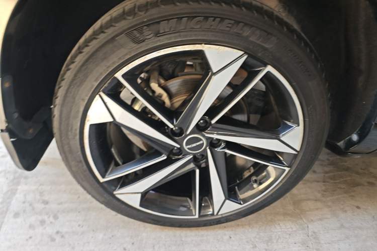 Used Roewe RX5 MAX 2022 2.0T Automatic Youwei Supreme Edition Right Rear Wheel Hub