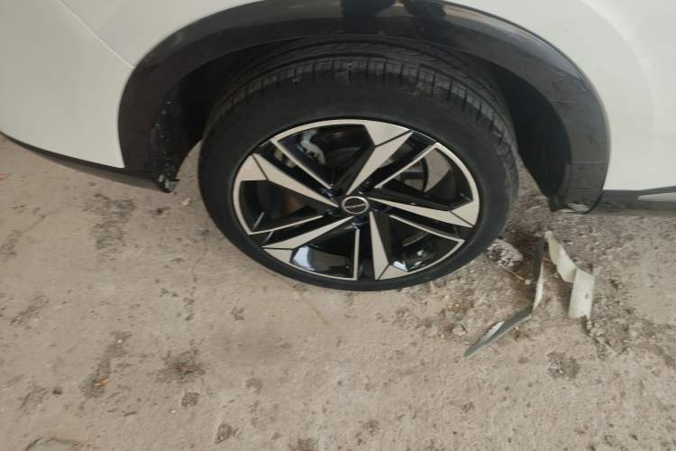 Used Roewe RX5 MAX 2022 1.5T Automatic Youwei Luxury Edition Right Rear Wheel Hub