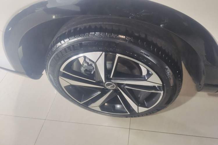 Used Roewe RX5 MAX 2022 1.5T Automatic Zhiwei Prestige Edition Right Rear Wheel Hub