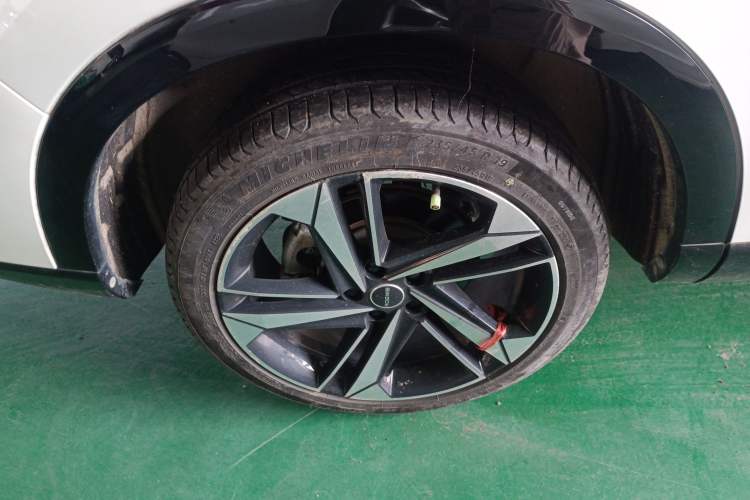 Used Roewe RX5 MAX 2022 1.5T Automatic Youwei Luxury Edition Right Rear Wheel Hub